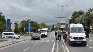 Motosiklet sürücüsü annesinin yanındaki çocuğa çarpıp kaçtı