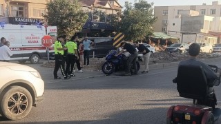 Motosiklet yayaya çarptı: 2 yaralı