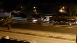 Motosikletiyle bariyerlere çarpan genç ağır yaralandı