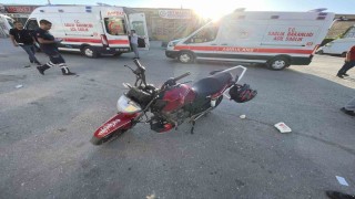Motosikletlerin çarpıştığı kaza anı kamerada: 1i ağır, 3 yaralı