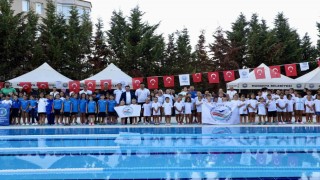 Mudanya Belediyesporlu yüzücüler madalyaları topladı