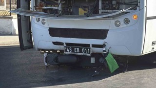 Muğlada elektrikli bisiklet otobüsün altında kaldı: 1 yaralı