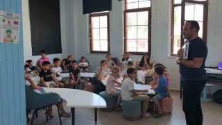 Muradiye Bebek ve Çocuk Kütüphanesi'nde aileler üretiyor, çocuklar keşfediyor