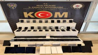 Muşta kaçakçılık operasyonu: 98 adet cep telefonu, 11 adet tablet ve 20 kilo nargile tütünü ele geçirildi