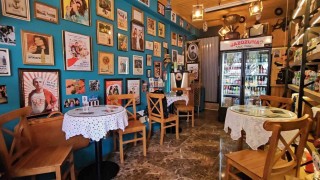 Müşterilerini 40 yıl öncesine götüren nostalji kafe, 85 farklı yöresel gazozuyla geçmişi günümüze getiriyor