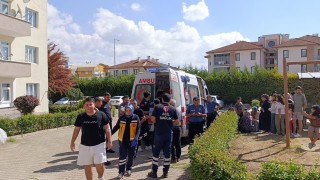 Mutfaktan çıkan yangında 4 kişi dumandan etkilendi