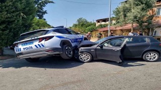 Nazillide polis aracı ile otomobil çarpıştı: 2 yaralı
