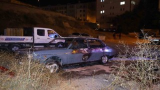 Nevşehirde park halindeki otomobil alevlere teslim oldu