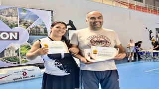 Niğdeli veteran badmintonculardan Türkiye Şampiyonasında 5 madalya