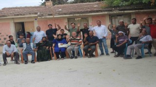 Öğretmen 40 yıl sonra köy okulunda öğrencileriyle buluştu