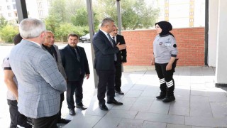 Okul bahçe görevlileri görev başında