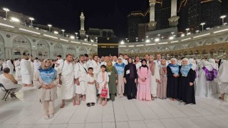 Okul saldırısında hayatını kaybedenlerin aileleri umre için kutsal topraklarda