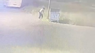 Önce yaktı sonra oturup izledi