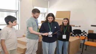 Ortaokul ve lise öğrencileri BTÜde robotlarla tanıştı
