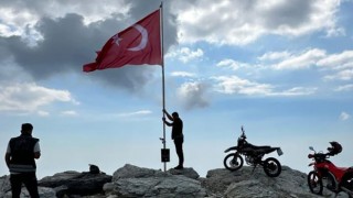 Osmaniye’de Motosiklet Tutkunları Zirvedeki Türk Bayrağını Yeniledi