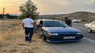 Otomobil ile minibüs çarpıştı: 2 yaralı