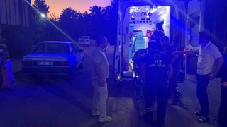 Otomobil kaldırıma çıktı: 3 yaralı