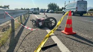 Otomobil motosiklete arkadan çarptı: 1 ölü 3 yaralı