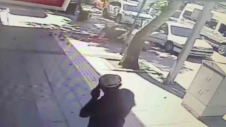Otomobilin açılan kapısına çarpan motosikletli yaralandı