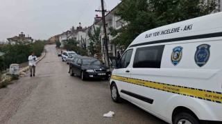 Otomobilinden indikten sonra yere düşen şahıs hayatını kaybetti