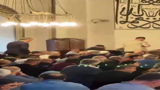 Özgür Özel, cuma namazını Bursa Ulu Cami'de kıldı