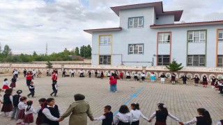 Patnos'ta Kızılay gönüllüleri öğrencilerle bir araya geldi