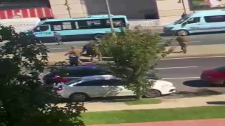 Pendik'te cadde üzerinde bıçakla dolaşan şahıs etkisiz hale getirildi