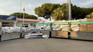 Piyasa değeri 50 milyon TL: Kaçak 20 binden fazla kıyafet ele geçirildi
