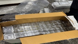 Plastik kutuların arasından 20 bin paket kaçak sigara çıktı