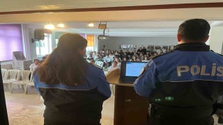 Polisler lise öğrencilerine mesleklerini tanıtıp, eğitim verdi