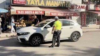 Polislerin gözü önünde ters yöne girdi, 10 bin lira ceza yedi