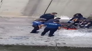 Polisten kaçan kadın dereye atladı, ayağını kırarak hastanelik oldu; o anlar kamerada