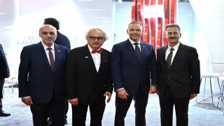 Polonya Cumhurbaşkanı Nawrocki, MSPO 2026da Türk stantlarını ziyaret etti