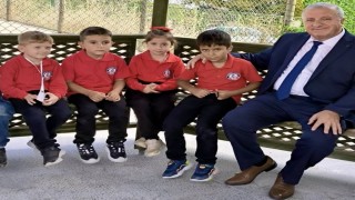 Protokol üyeleri minik öğrencilerin okul heyecanına ortak oldular
