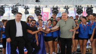 Rumkalede Dragon Bot şampiyonları kupalarına kavuştu