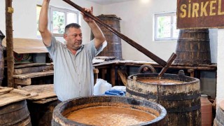 Safranboluda 350 yıllık küplerde geleneksel sirke üretimi başladı