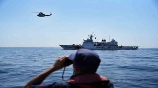 Sahil Güvenlik ekiplerinin helikopter destekli arama kurtarma çalışması böyle görüntülendi