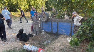 Sakaryada fındık işçilerini taşıyan traktör devrildi: 18 yaralı