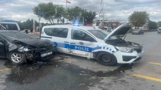 Sakaryada polis aracı ile otomobil çarpıştı: 2si polis, 5 yaralı