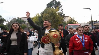 Şampiyonlara davullu zurnalı karşılama