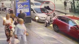 Samsunda yaşlı kadın ile torununa otomobilin çarptığı anlar kamerada