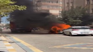 Şanlıurfada park halindeki otomobil alevlere teslim oldu