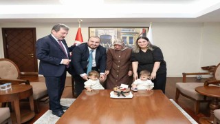 Şehidin ikiz yeğenlerine valilik makamında sürpriz doğum günü kutlaması