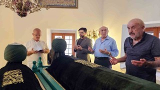 Şeyh İbrahim Tennuri Türbesinin puşide ve destarları yenilendi