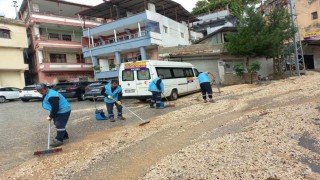 Şiddetli yağış sonrası Antakya'da temizlik ekipleri sahaya çıktı
