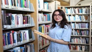 Şiirle Avrupa'nın zirvesine çıktı