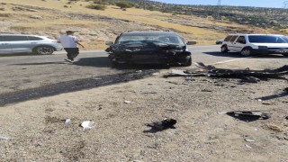 Siirtte hafif ticari araç ile kamyonet çarpıştı: 4 yaralı