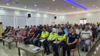 Silifkede okul servis sürücülerine trafik eğitimi
