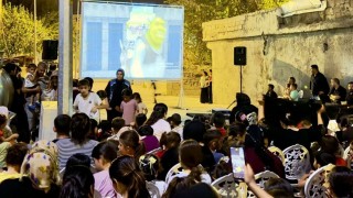 Silopi'de çocuklar için açık hava sineması