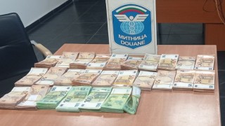 Sınırda 81 bin 385 euro ve 19 bin 750 dolar ele geçirildi